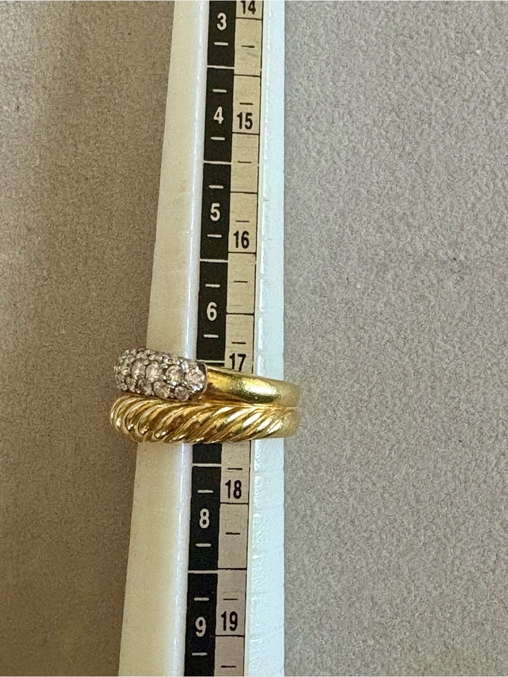 David Yurman 18K Gold Band Ring with Pavé Diamond - Picture 8 of 13